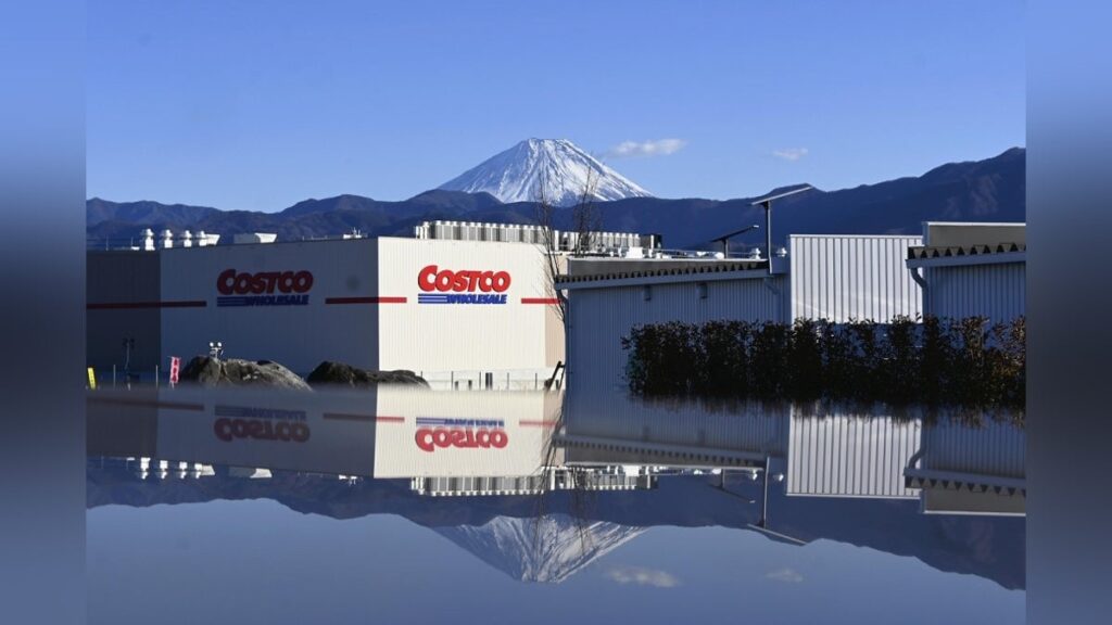 コンビニじゃなくて「コストコ富士」、撮影の新名所に…トラブル懸念小さく「盛り上がり」期待 山梨県南アルプス市