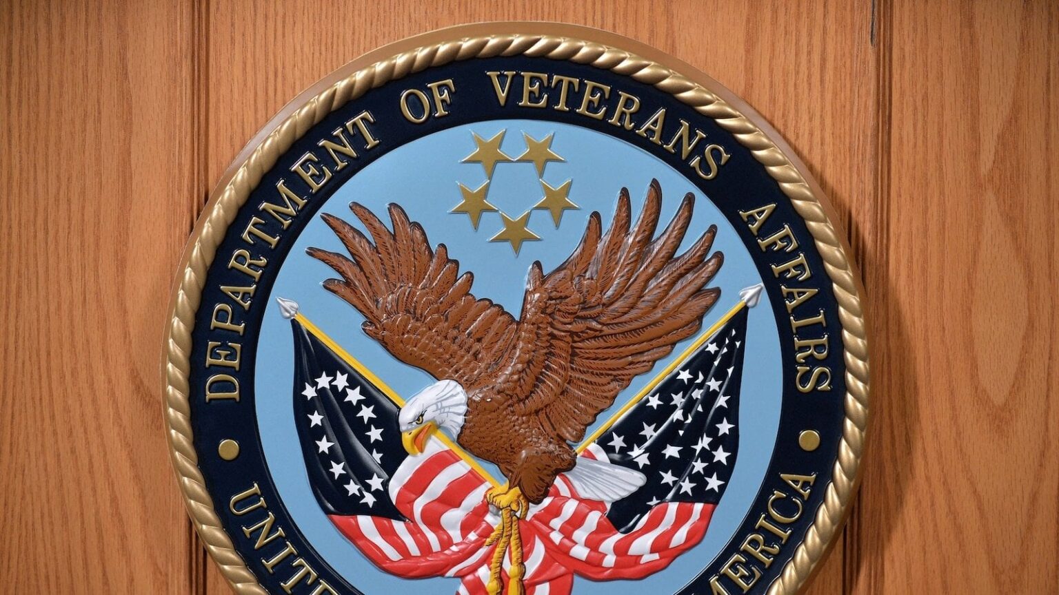 民主党は、トランプ政権に解雇された退役軍人を再雇用することを強制する法案を紹介する