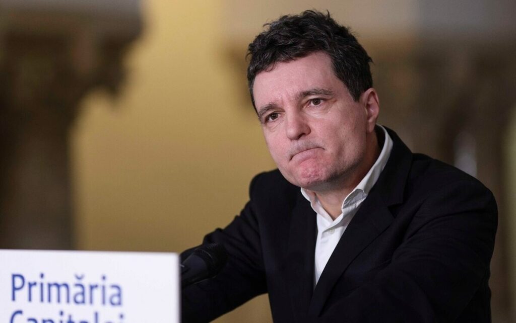 Nicușordanは今日12.00で大統領の立候補を提出しています