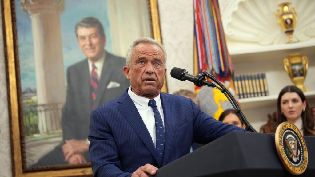 RFK Jr.は、テキサスの致命的な発生の中でワクチン接種を受けるように人々に促します