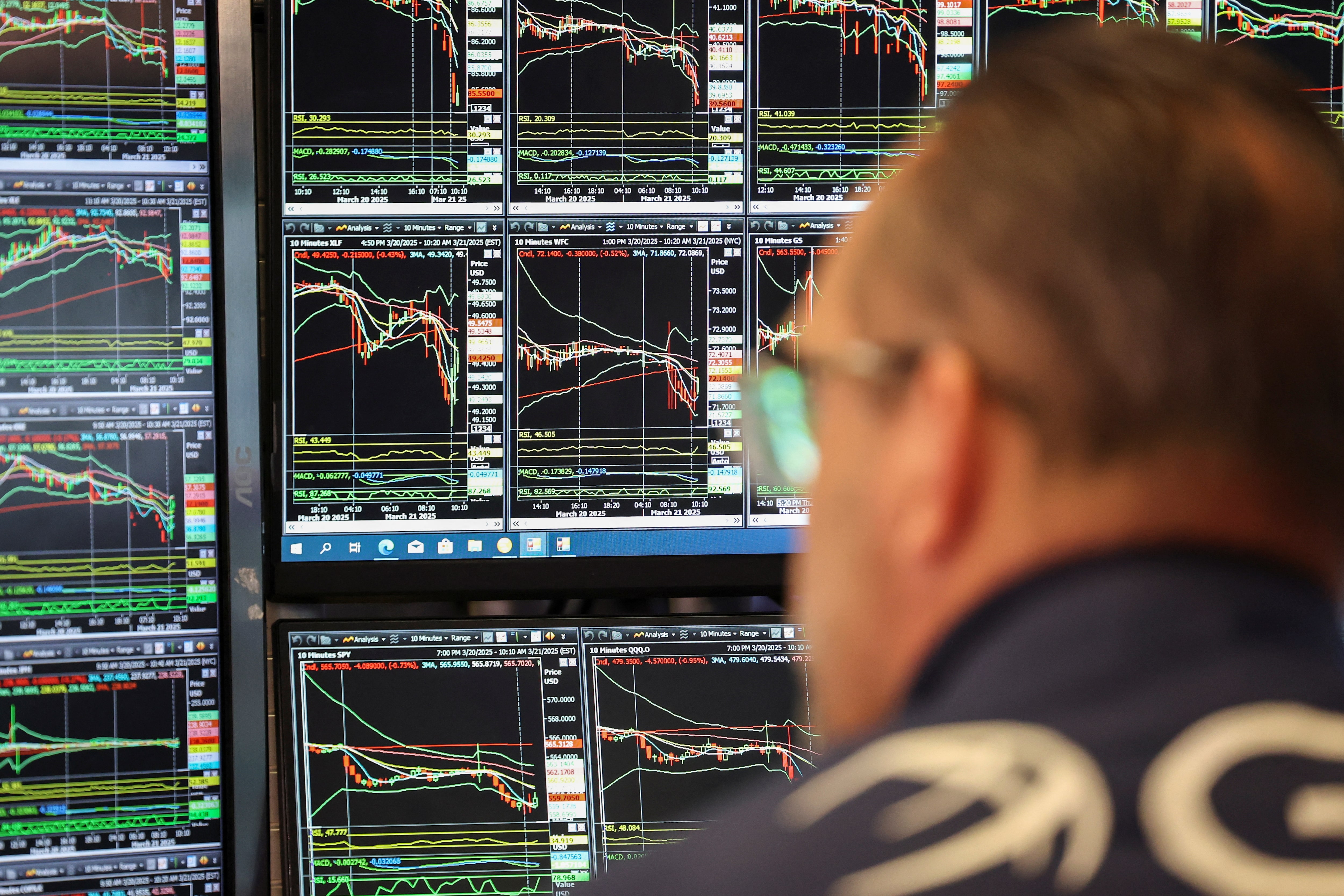 米国株式市場・午前＝ダウ500ドル超安、ナスダック2％安　インフレ懸念強まる