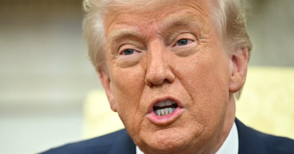 ドナルド・トランプは、MSNBCとCNNがDOJスピーチで「違法」であると主張しています