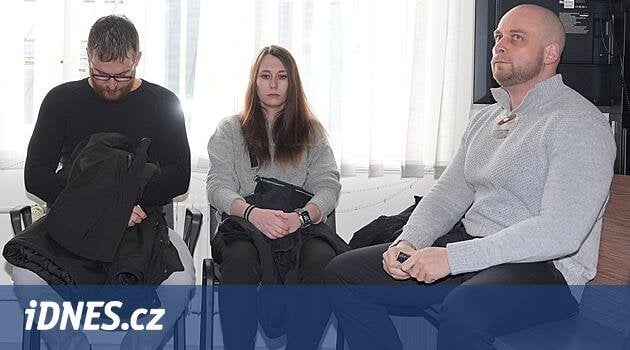 メンバーには別の条件があります。今回は、完全に罪のない女性を不自由にするためです。起訴は防衛の一部です:-(