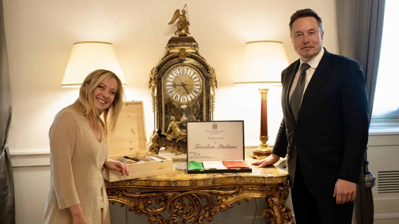 「イーロン・マスクは、スターリンクの取引を救うためにイタリアの大統領会議を求めています」スターリンクをボイコットで扱い始める時です。テスラはすでにその価値の25％を失い、まだ減少しているため、SpaceX Rocketsは爆発しており、最近1億人以上を失った人にSTFUに告げる時です。