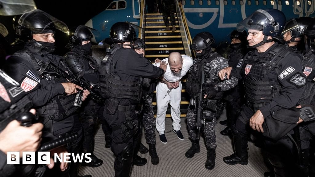 米国は裁判所の命令にもかかわらず、数百人のベネズエラ人をエルサルバドルに国外追放する