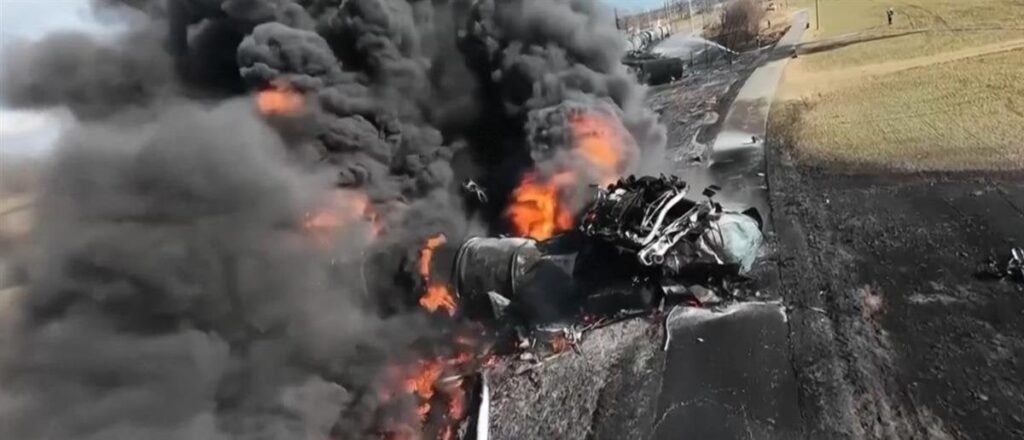 チェコ共和国：ベンゼンを運ぶ列車での火事-900トンの有毒荷重が燃えました（ビデオ）