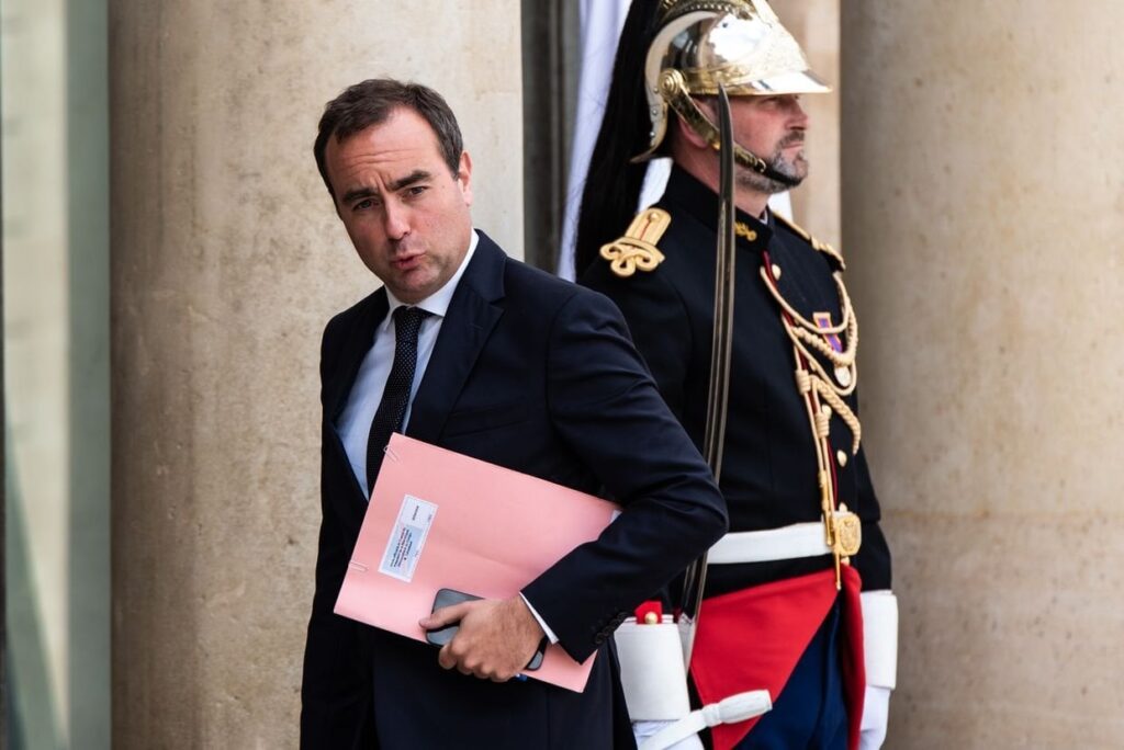 フランスはウクライナに知性を提供しているため、大臣は私たち​​が凍結した後に保証する