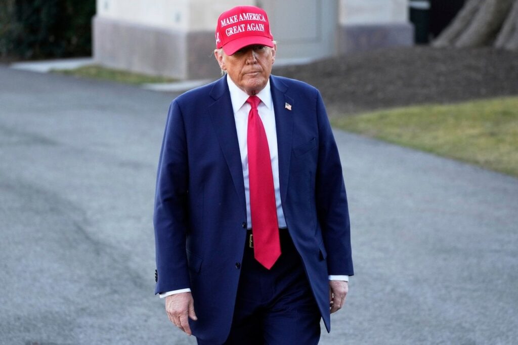 トランプは、価格がさらに上昇していることを認めています