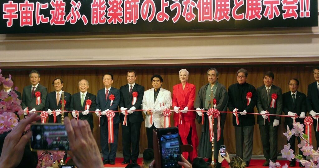 ワールドメイト教祖誕生会に国会議員10人が登壇、19人が祝花＝立憲民主が過半数