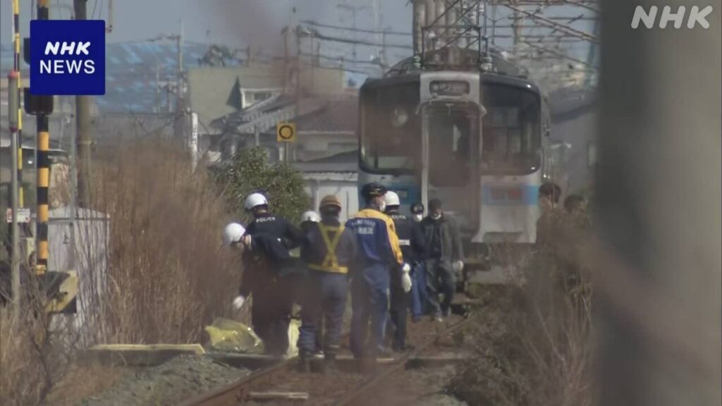 松山 踏切内で車いすに乗った女性が列車にはねられ死亡