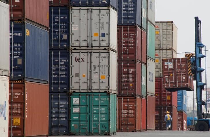 2月貿易収支は5845億円の黒字＝財務省（ロイター予測：7228億円の黒字）