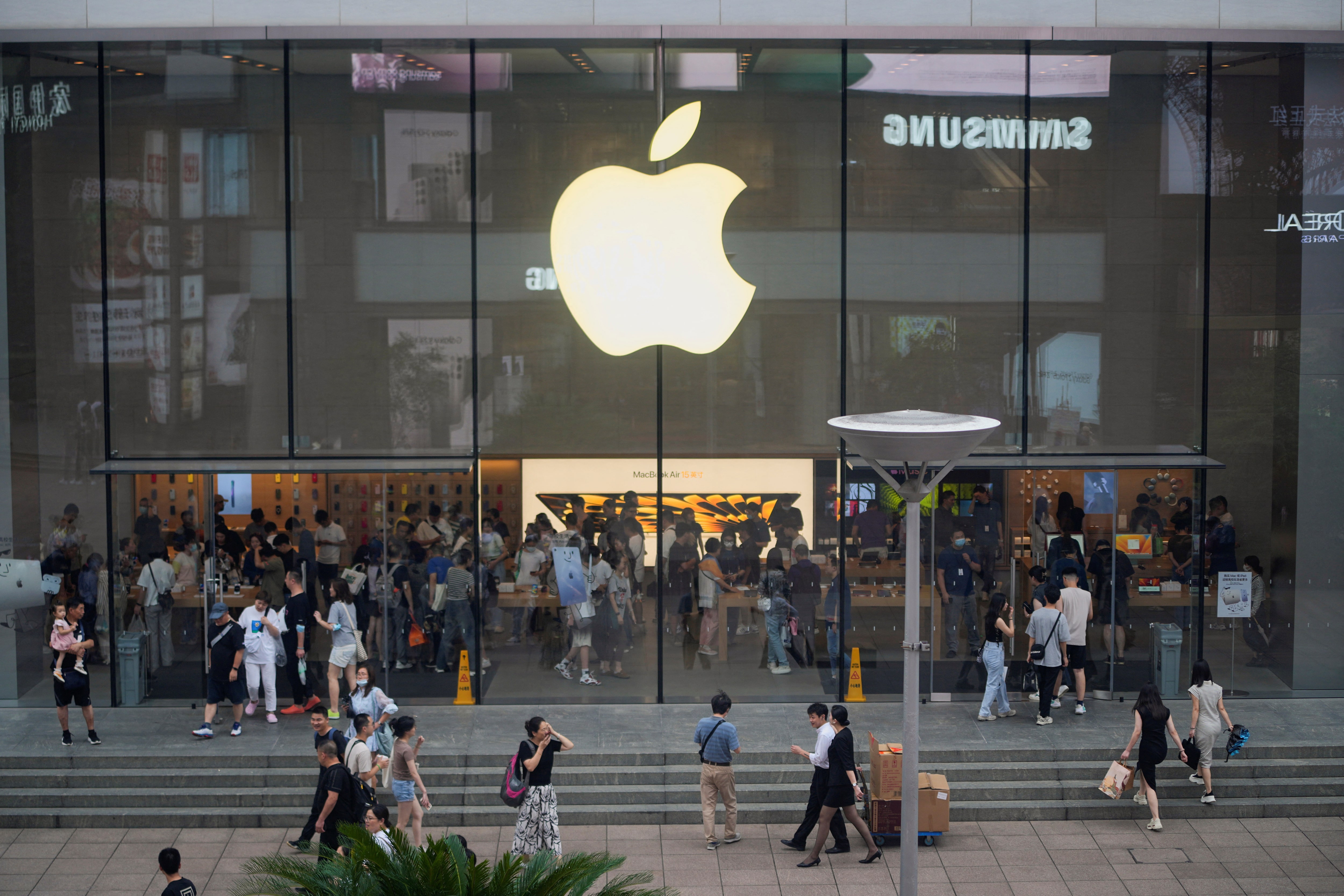 中国、米アップル「投資拡大を歓迎」　商務相がクックＣＥＯと面会