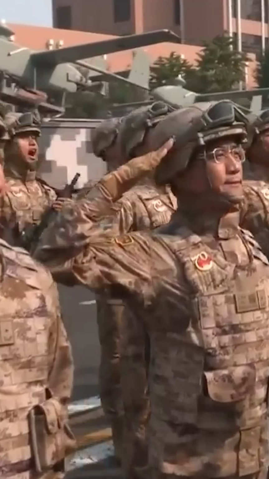 北朝鮮と中国からの約10,000人の兵士がロシア側で戦っています。 Xi Jinpingは、Kim Jong-unと同じように、彼の兵士をウクライナに送り、台湾に対する将来の攻撃のために戦闘経験を積むことができました。