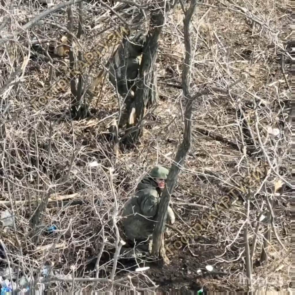 NSFW：国家警備隊のオメガSOFのウクライナの「ピーキーブラインド」は、ロシアの兵士のペアにフットクラッシャーの弾薬を使用しました。 Zaporizhzhia Front。 [graphic content]