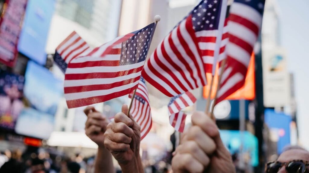 世論調査によると、アメリカ人の70％はウクライナが「戦争を始めるために責任がある」と信じていないと言います