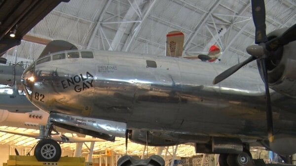 (反DEI政策)「ゲイ」と誤認か…広島に原爆投下のアメリカ軍B29爆撃機「エノラ・ゲイ」写真が国防総省ウェブサイトなどから削除対象に