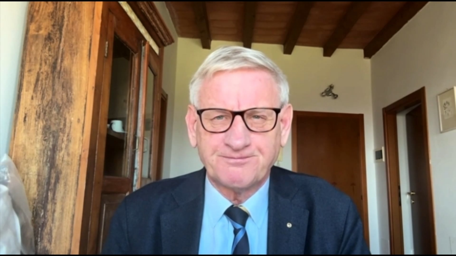 Kalle Bildtについてあなたが望むものを考えてください。しかし、カールは他の人が言葉に失敗しているときに明確な言葉を話します。