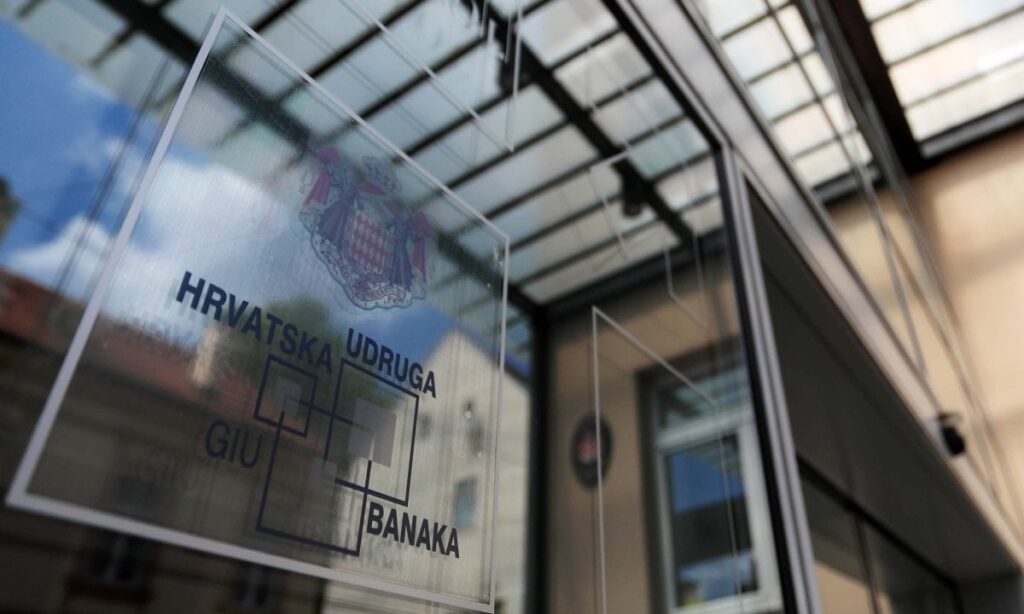 クロアチアの銀行の泣き言