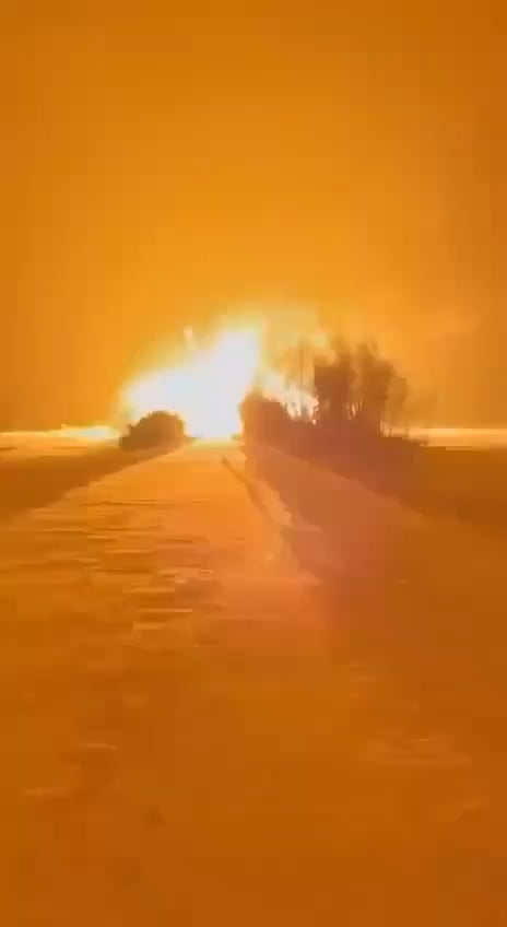 ヒット後のロシアの96K6パンジル防空システムの爆発 [March 2025]
