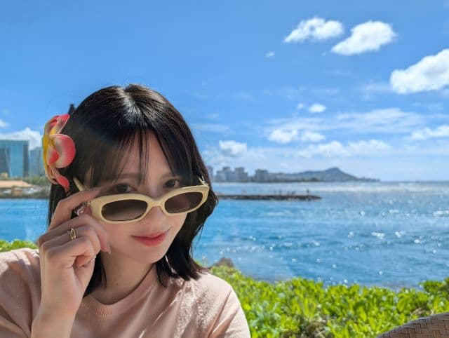 FRUITS ZIPPER・鎮西寿々歌「ハワイの海みたいになりたい」海辺のリゾート写真に反響 | 話題の投稿 | スポーツブル (スポブル)