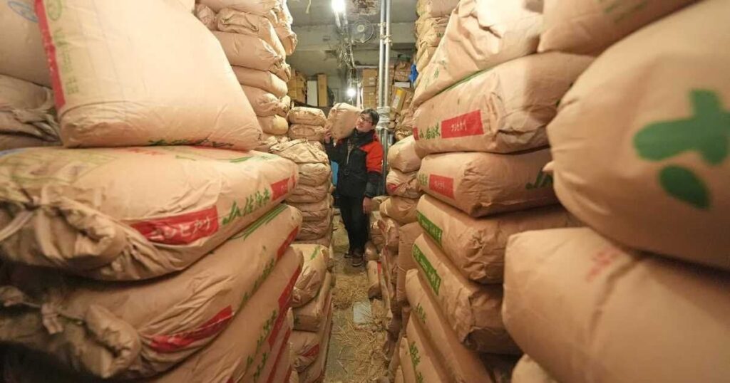 コメ価格上昇なのに…購入量6％増 消費者、品薄不安視か 4年ぶり拡大、24年家計調査