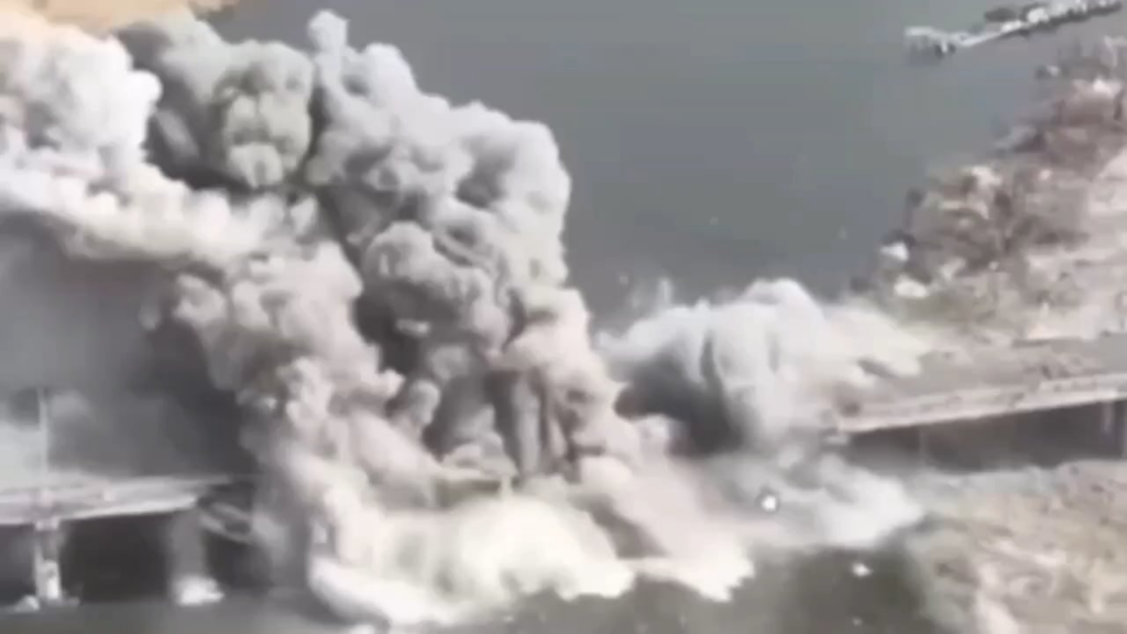 ウクライナの航空は、爆弾でコンカ川に架かる橋をぶつけました。