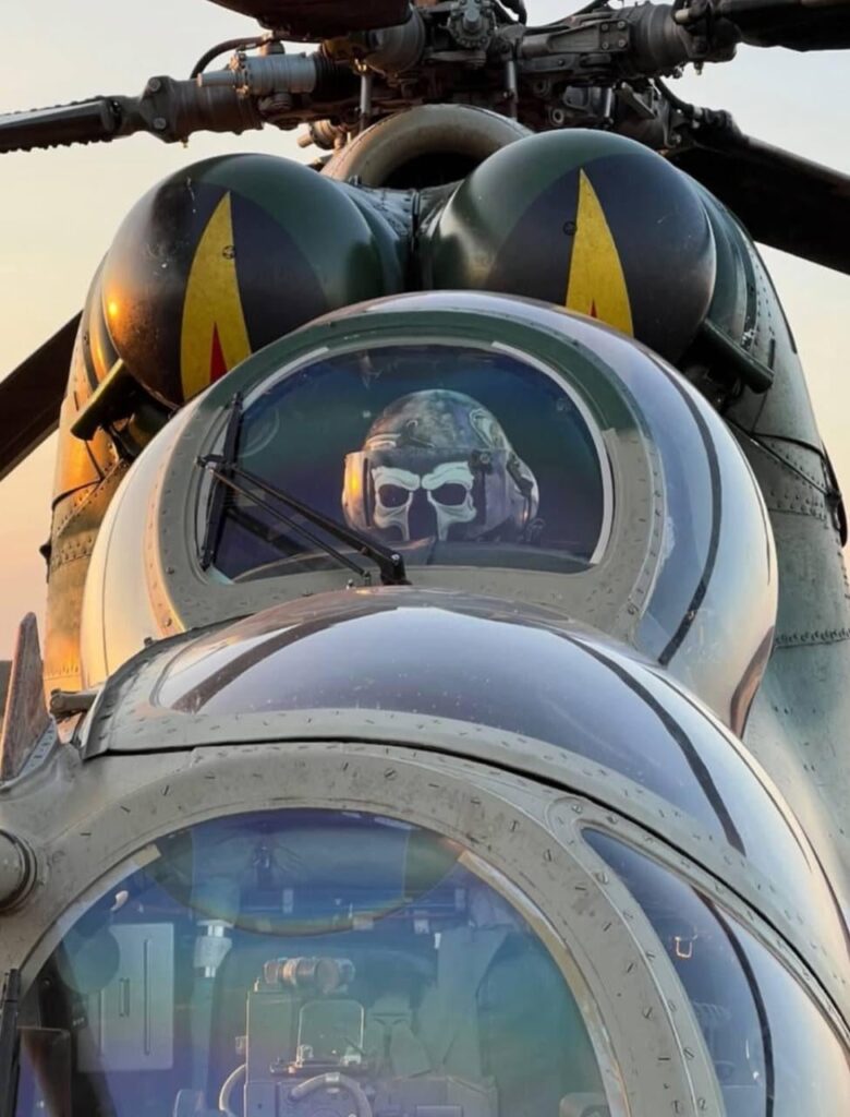 ウクライナ奉仕におけるチェコがサポートしたMI-24V Hind Helicopter Gunship。