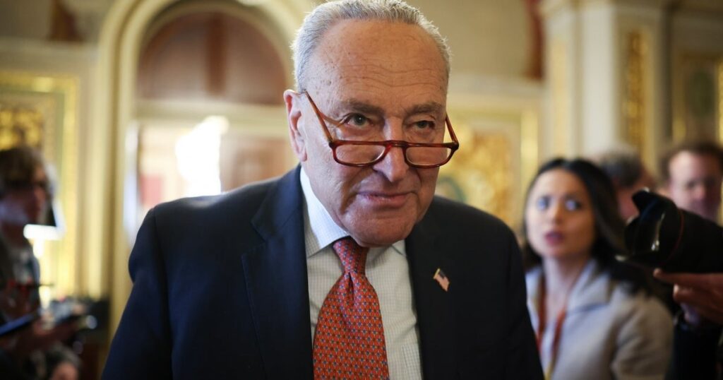 民主党は、シャットダウンが折りたたまれた後、チャック・シューマーに怒ります