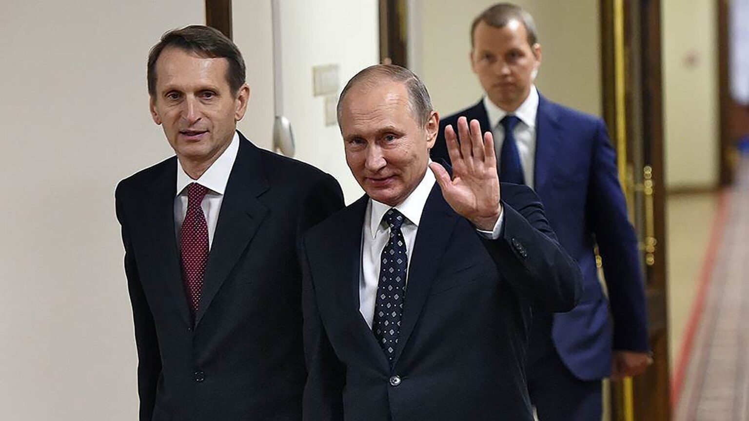ロシアの外国intelligence報機関（SVR）を破ることは、証拠なしに、ルーマニアの検察局の決定がカリン・ジョージクに対する告発を策定することを支持している。