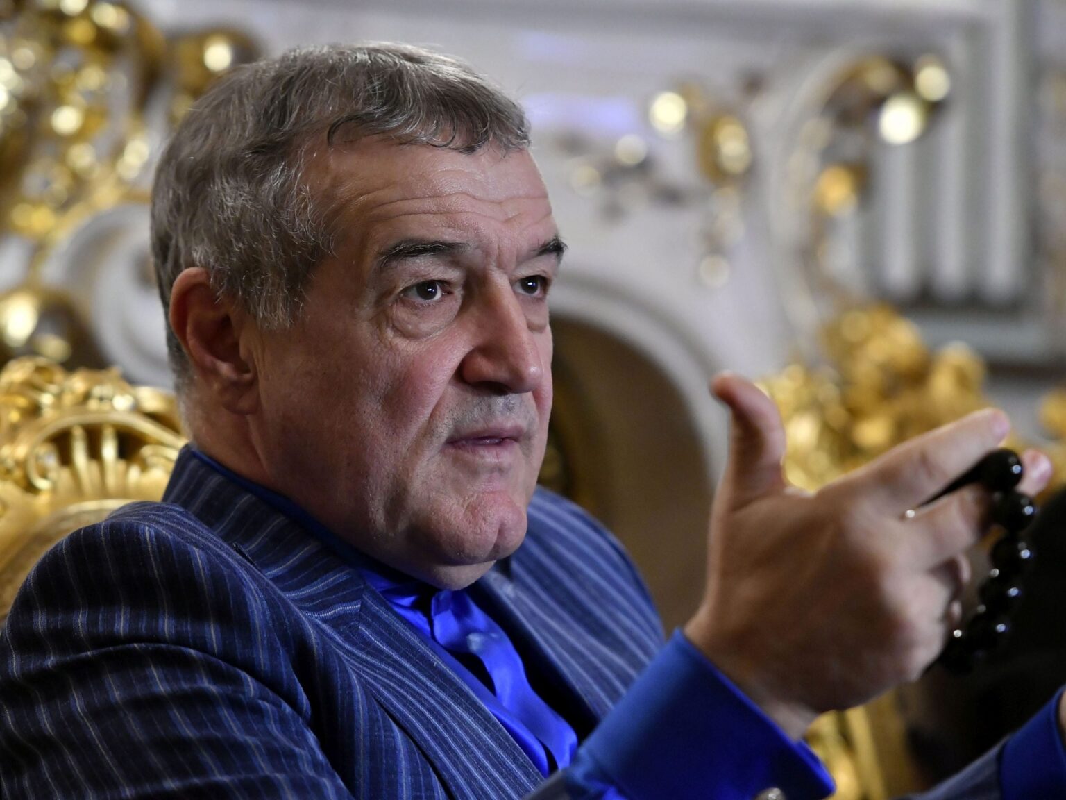 Becali：「私はもはやシミオンをサポートしていません。副官のポストには700,000ユーロに加えて、100,000のゴールドローンがかかりました。ペチアの人々は、彼がそうしなかったことに投票しませんでした！」なぜFCSBの客が動揺したのか