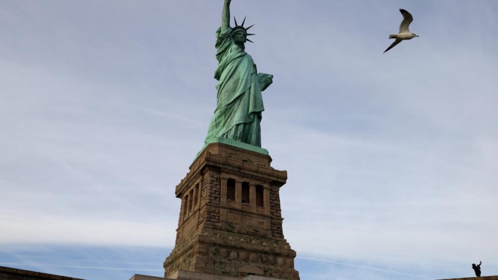フランス国会議員は、米国が私たちに自由の女神を返してくれることを要求します。「米国はもはやフランスが像を提供するように導いた価値を表していません。」
