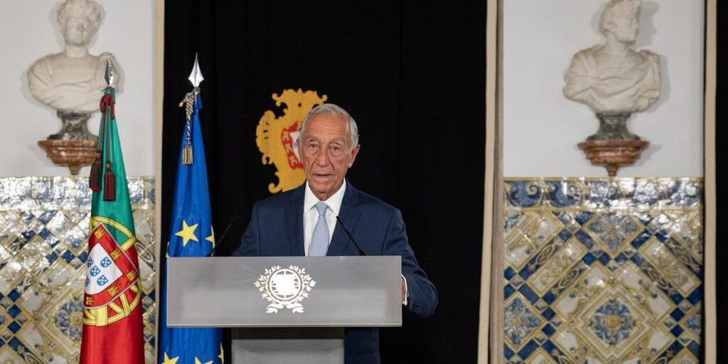 大統領は今日、国に話しかけて、彼がspinumvivaを解消することを発表します