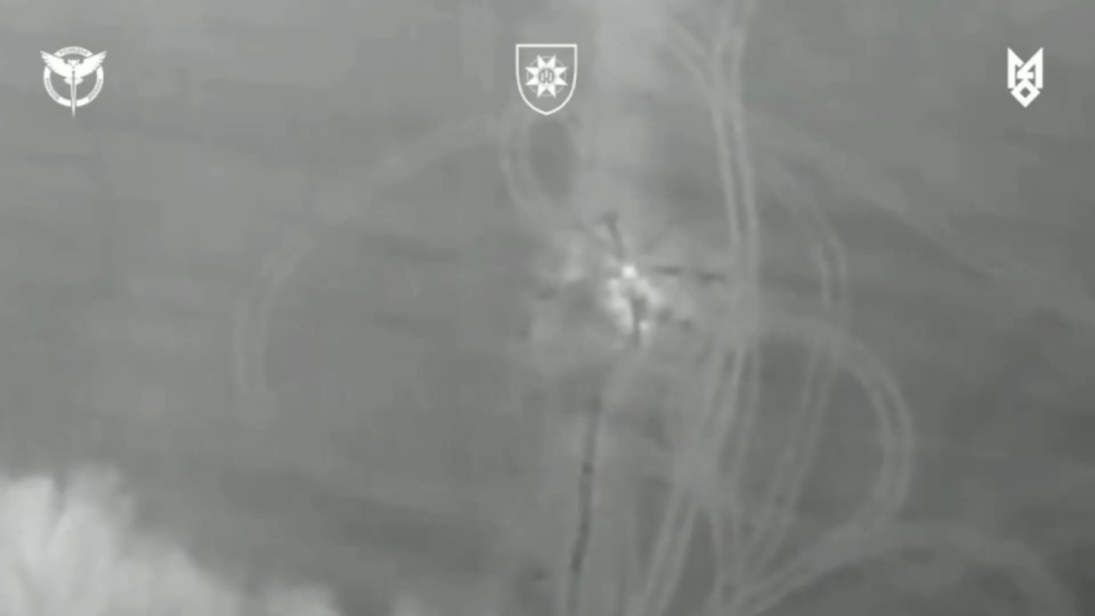 ウクライナの軍隊は、ヒマーを使用してベルゴロドに閉じ込められた2つのロシアのKA-52攻撃ヘリコプターと2つのMI-8輸送ヘリコプターを破壊しました。ヘリコプターは、迅速な再配置のために隠された打ち上げパッドに配置されました。映像は彼らの破壊を確認し、ロシアの軍隊に別の打撃を与えます