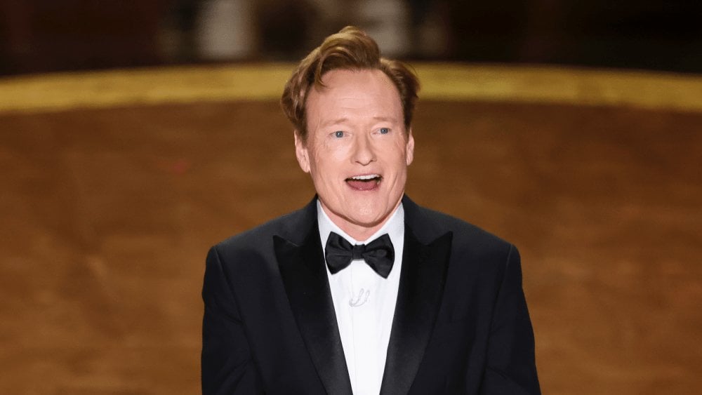 コナン・オブライエンは、カットされたオスカーのオープニングの詳細を説明した、アカデミーは彼がオスカーに服を置くか、水平にそれを置くことを拒否したと言います：「それは私の心を吹き飛ばしました」