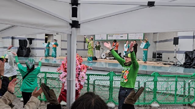 聖パトリック/グリーンアイルランドフェスティバルでの日本の「アイリッシュボンダンス」、ヨギ公園、東京、日本