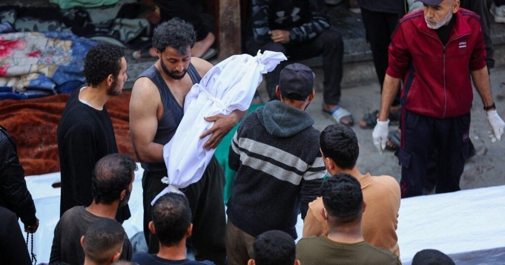 イスラエルがガザへの攻撃の波を解き放つと少なくとも342人が殺された