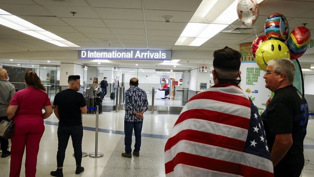 ヨーロッパ諸国は旅行のアドバイスと休暇中のオランダ人の少ない人々を鋭くしています
