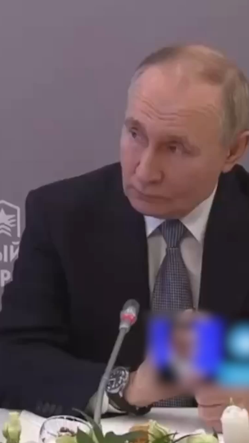 プーチンとの会談で、ウクライナで亡くなったロシアの兵士の母親は、占領されたカーソン地域で4歳の子供を盗み、彼女をロシア連邦に連れて行ったことを公然と認めました。