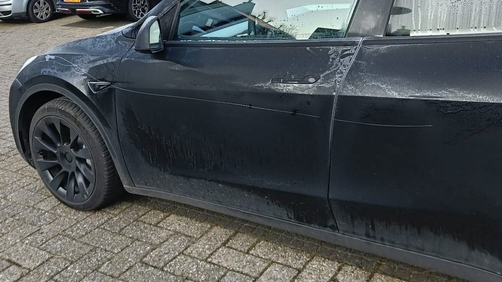 オランダのテスラの所有者の破壊行為の犠牲者：「私はムスクのファンではない」
