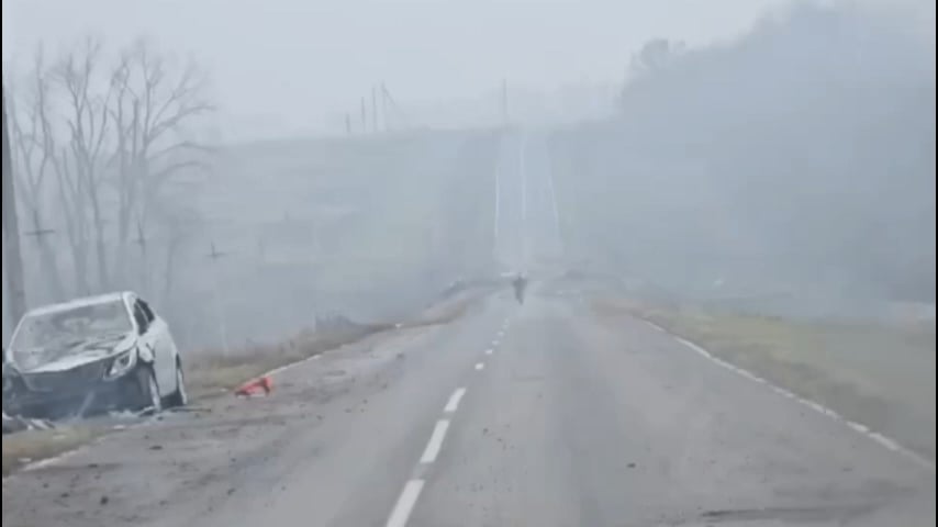 エクスペリエンスの不足のためにバイクのロシアの兵士は落ちる