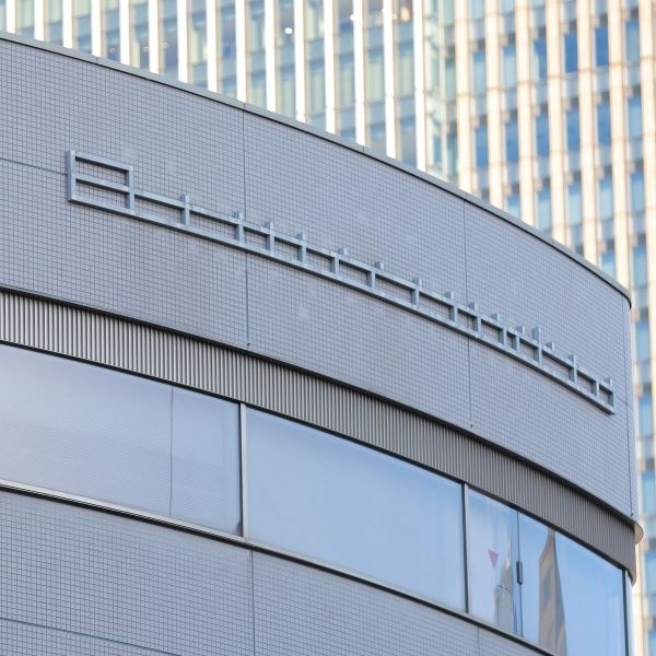 Snow Man体調不安説浮上で初の国立ライブに暗雲…ささやかれる旧ジャニーズからの悪しき「働き過ぎ文化」の影響｜日刊ゲンダイDIGITAL