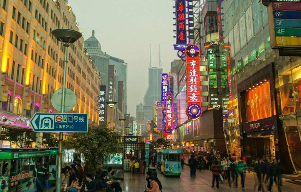 中国で値引きが過熱化、「90年代の日本同様、経済成長の足かせに」とアナリスト