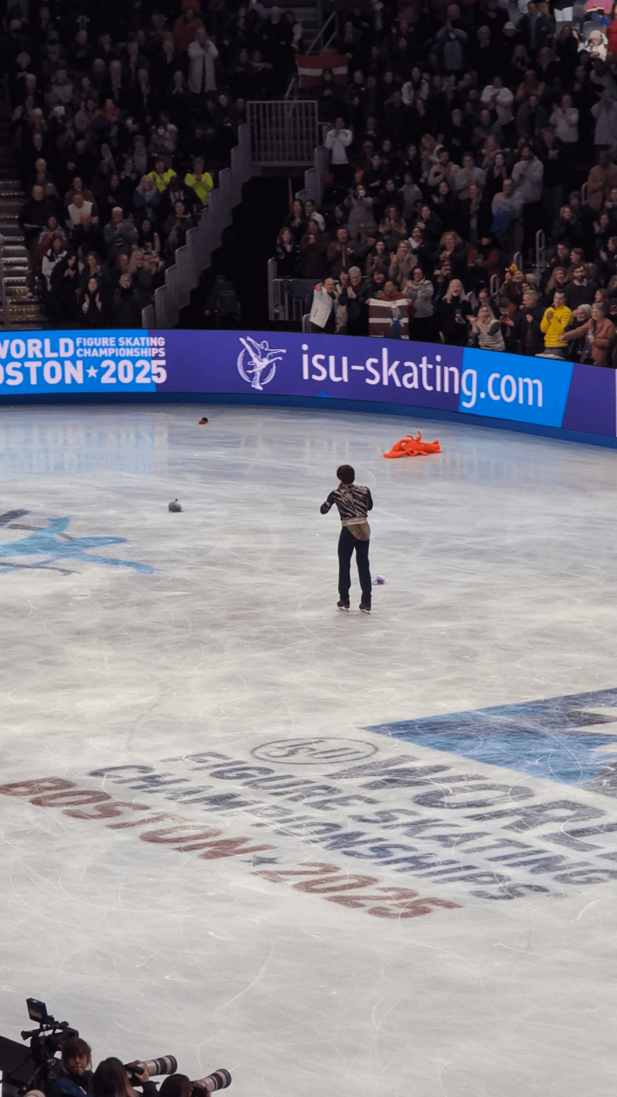 世界選手権でのデニス・ヴァシルジェフ（lat）のスタンディングオベーション、最初の夜