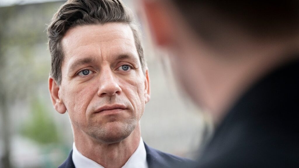 昨年、特別なスピーチは外国人の議論を狂わせるために得ました：今カレ・ディブバッドには「怖い例」が付いています