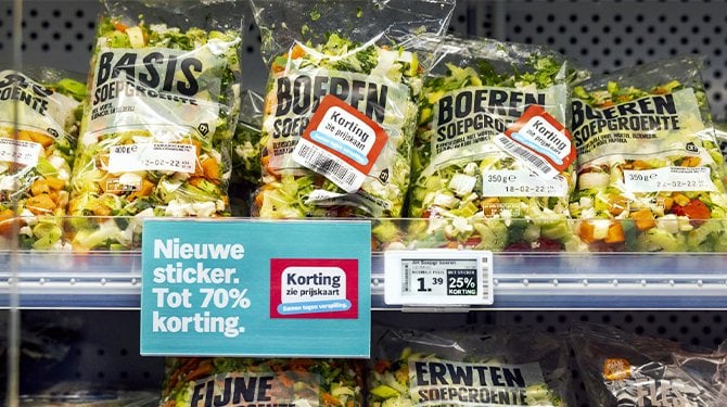 すべてのオランダ人は、彼の購買力を向上させるために割引ステッカーで役割を担っています