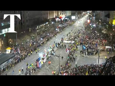セルビアの巨大な抗議は非常にクールです