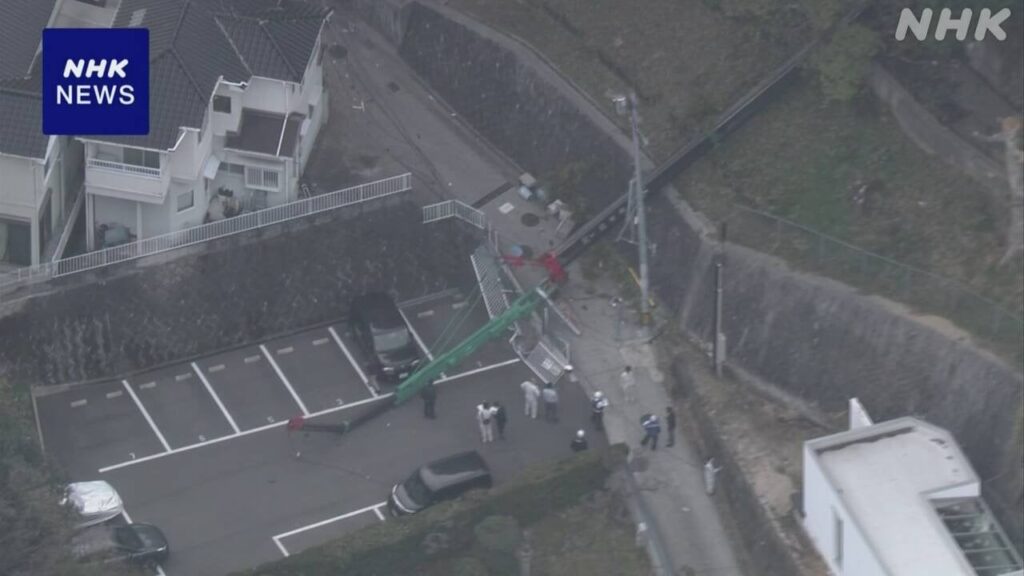 広島 公園で樹木伐採中にクレーン車倒れる けが人なし