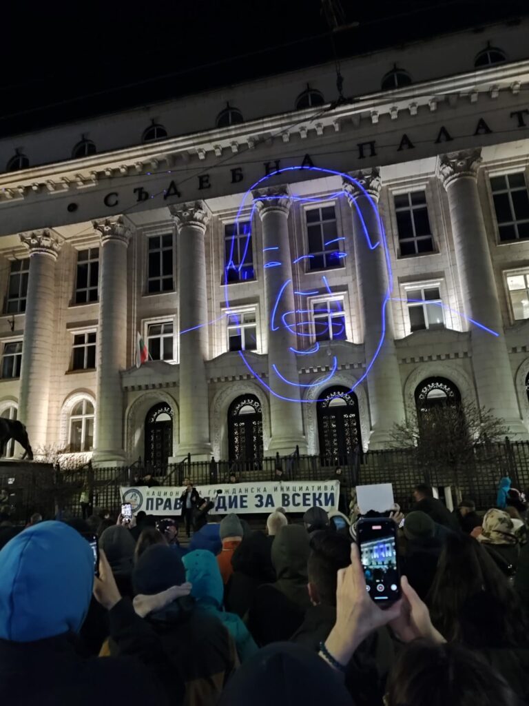 「Out Peevski」の抗議からの写真、そしてあなたはそこにいましたか？