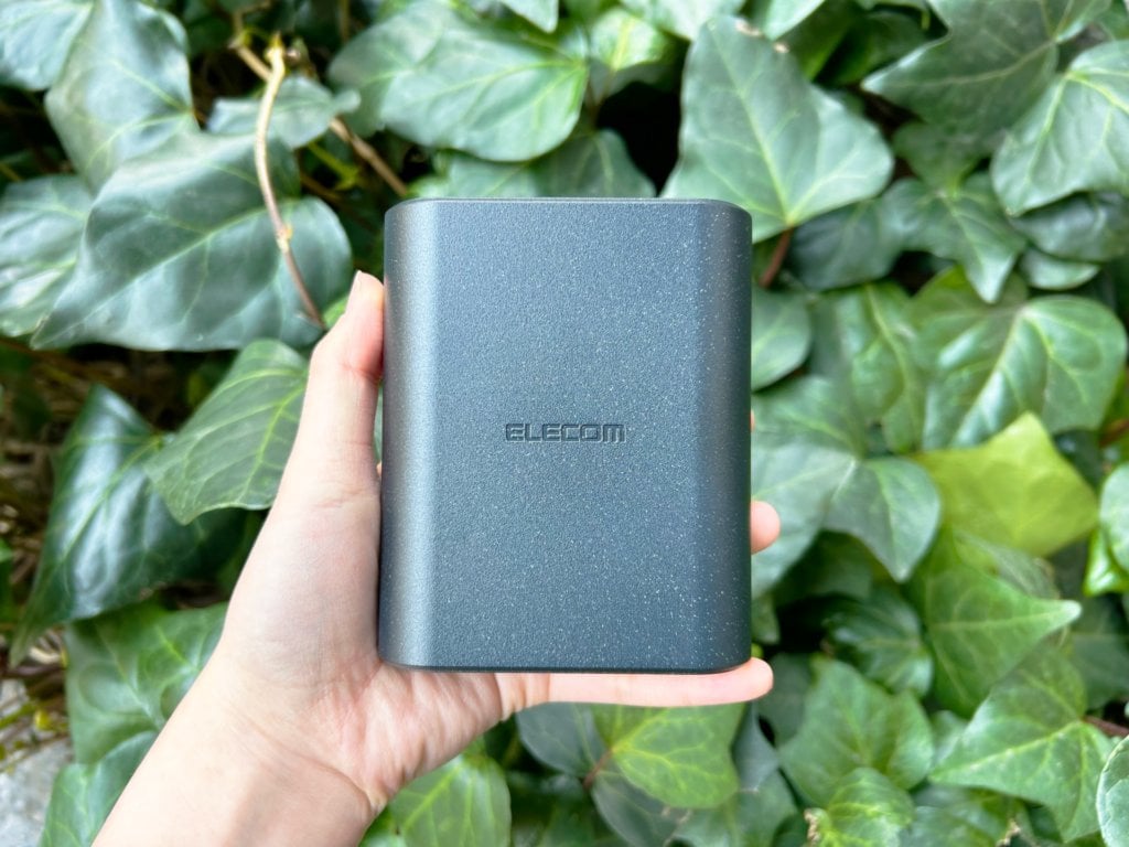 エレコムの世界初「ナトリウムイオン」採用のモバイルバッテリを使ってみた！ 安全で、環境に優しく、高耐久。でも、気になる点も…。