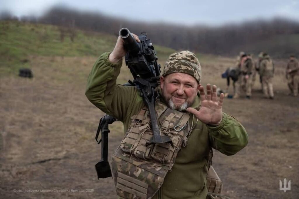 ウクライナ軍の第1タンク旅団「セベリア」からのAgs -17 Plamya（30mm）自動グレネードランチャーを備えた射撃場でのウクライナの兵士。